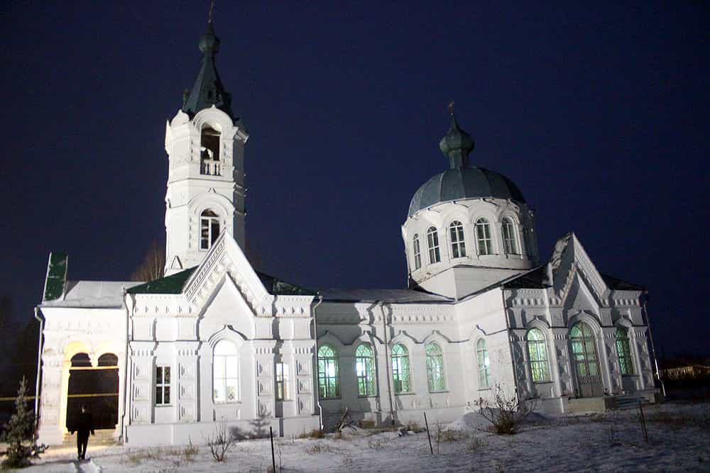 Торжественное богослужение в канун престольного праздника храма Архистратига Михаила села Русское