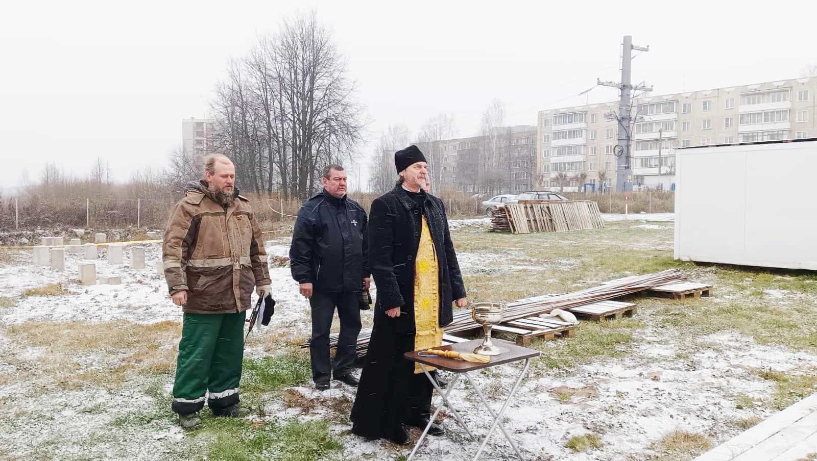 Прихожане Никольского храма микрорайона «Домостроитель» города Кирова продолжают строительство фундамента для здания воскресной школы