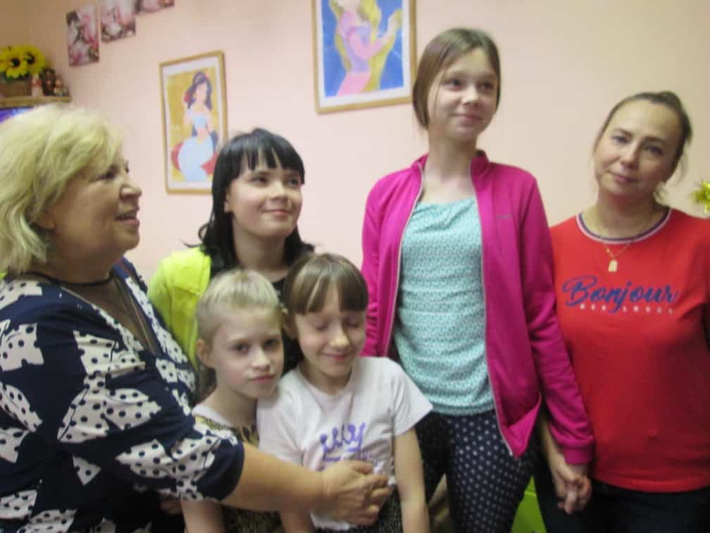 Учащиеся «Университета третьего возраста» подарили «Тепло детям»