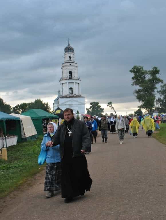 «Чтобы сердце было живое…». Средняя Божественная Литургия на берегу реки Великой