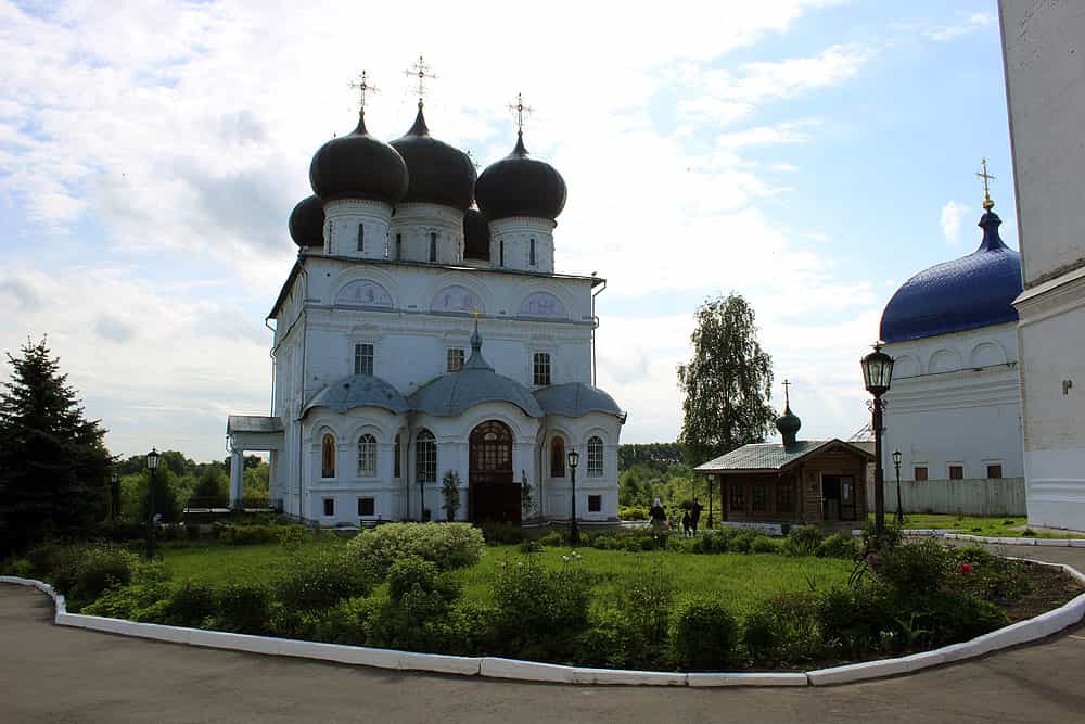 В День Святой Троицы митрополит Марк возглавил Божественную литургию и великую вечерню в Успенском кафедральном соборе