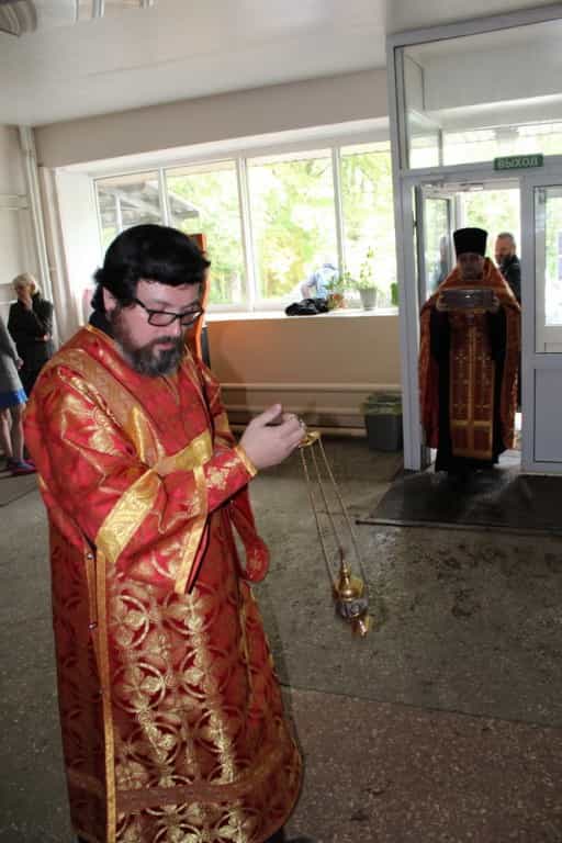 Православные пациенты и медперсонал поклонились святым мощам Пантелеимона Целителя в храме при областной больнице