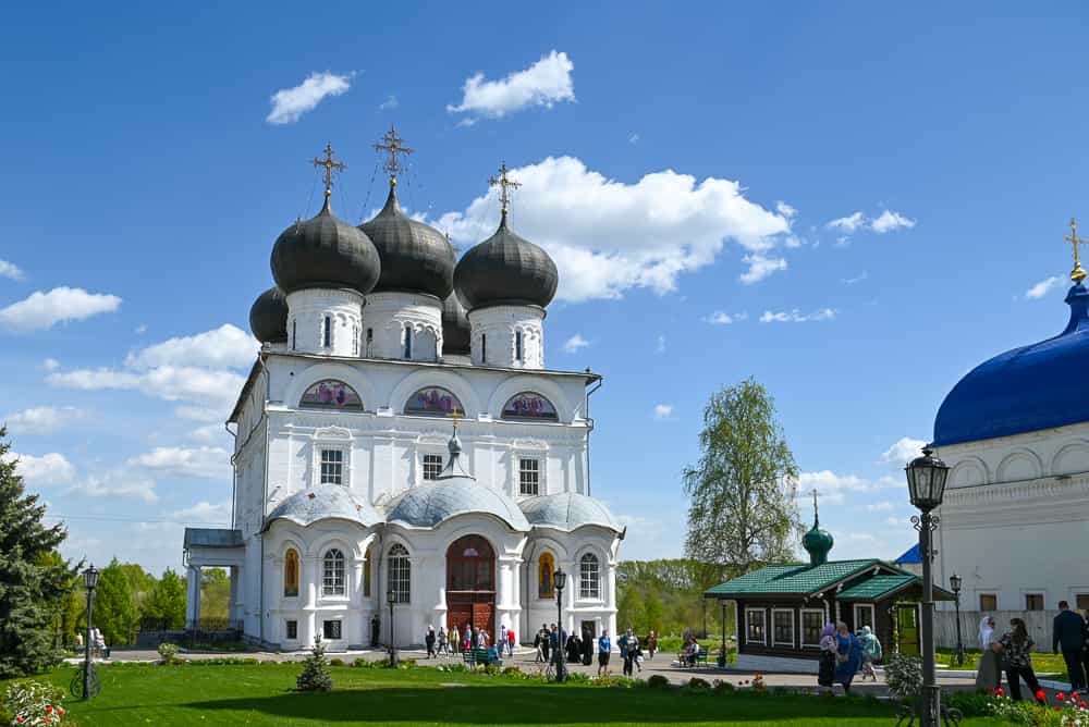 В Успенском соборе торжественно встретили Казанскую икону Божией Матери