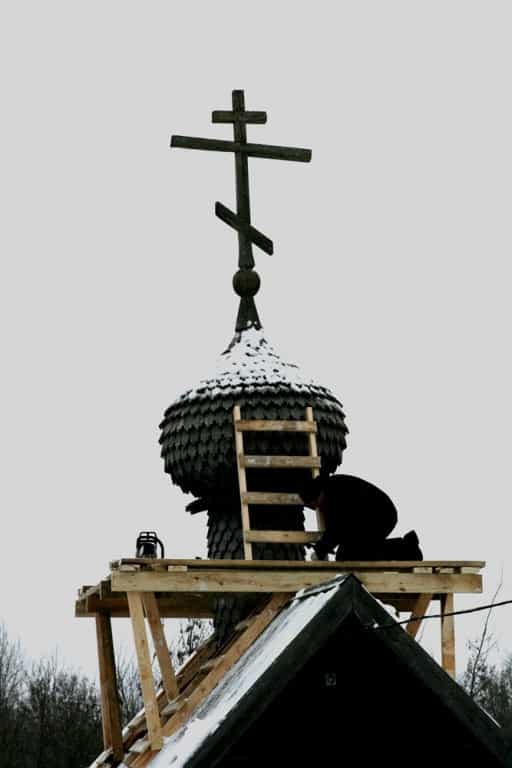 На часовню над источником преподобного Трифона Вятского установлен новый купол с крестом
