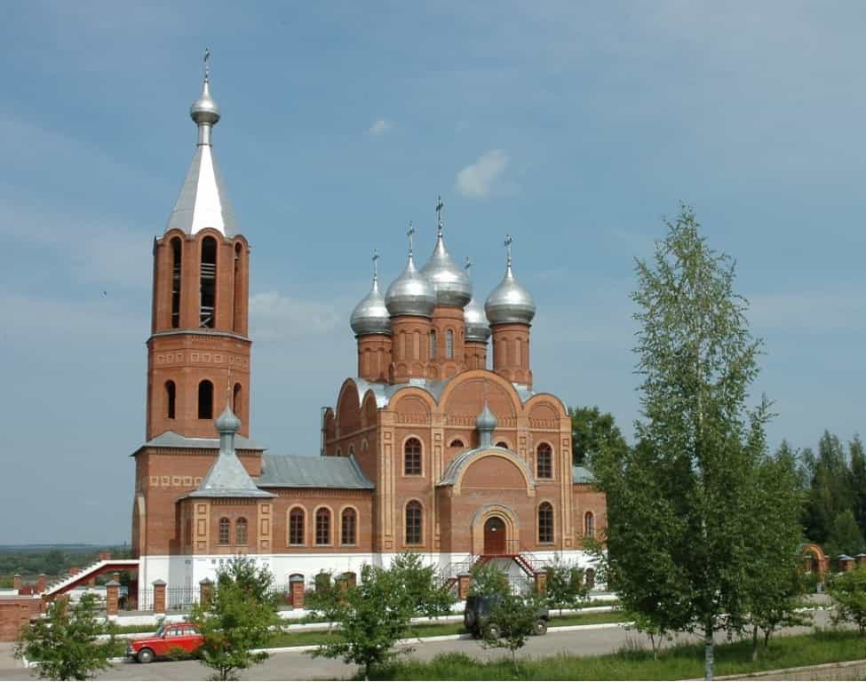 В Всехсвятском храме города Кирово-Чепецка поздравили многодетные семьи в день святых Петра и Февронии Муромских