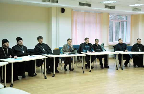 Священник Вятской Епархии прошел курсы по обучению священнослужителей общению со слепоглухими людьми