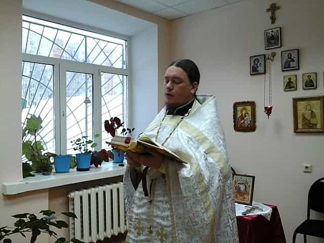 В Центре временного содержания несовершеннолетних правонарушителей УМВД России по Кировской области состоялось занятие по теме «В ожидании чуда»