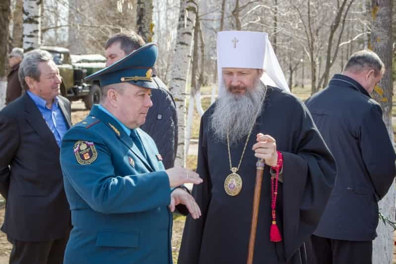 Митрополит Марк принял участие в открытии мемориального камня пожарным-чернобыльцам