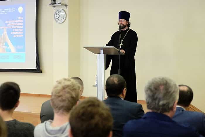 Руководитель Миссионерского отдела Вятской Епархии принял участие в патриотическом форуме