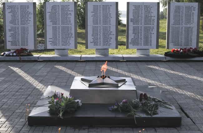 Лития на мемориале «Вечный огонь» в Кирово-Чепецке