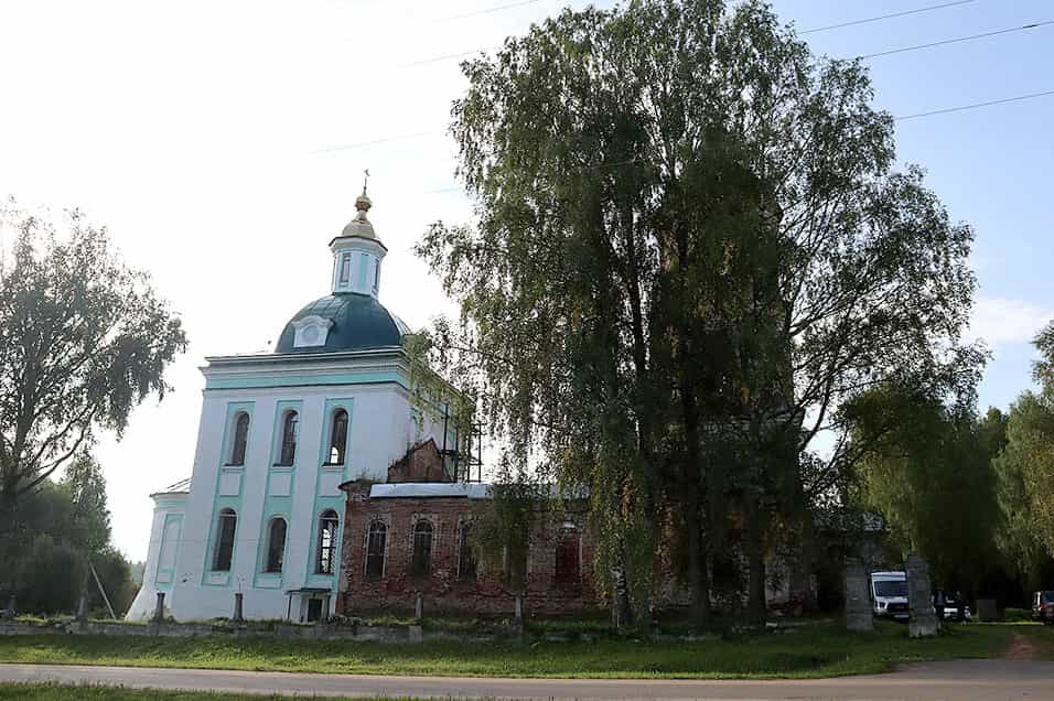 Праздничная Литургия в храме в честь Владимирской иконы Божией Матери села Илгань