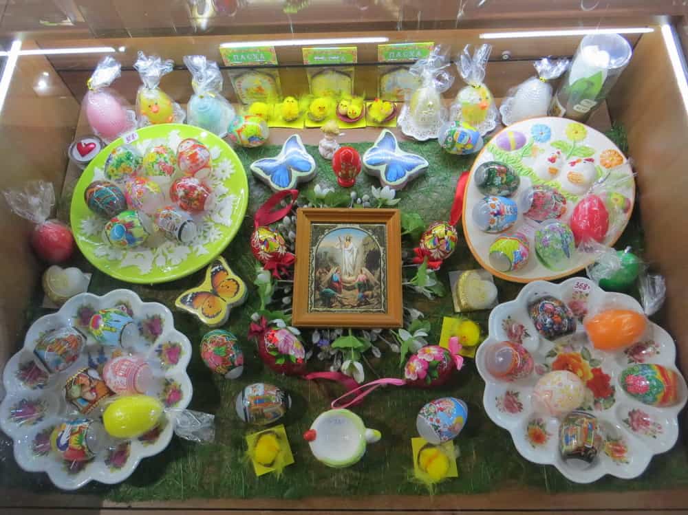 Иконная лавка храма в честь Иоанна Предтечи г. Кирова – участник конкурса «Лучшие пасхальные витрины 2014»