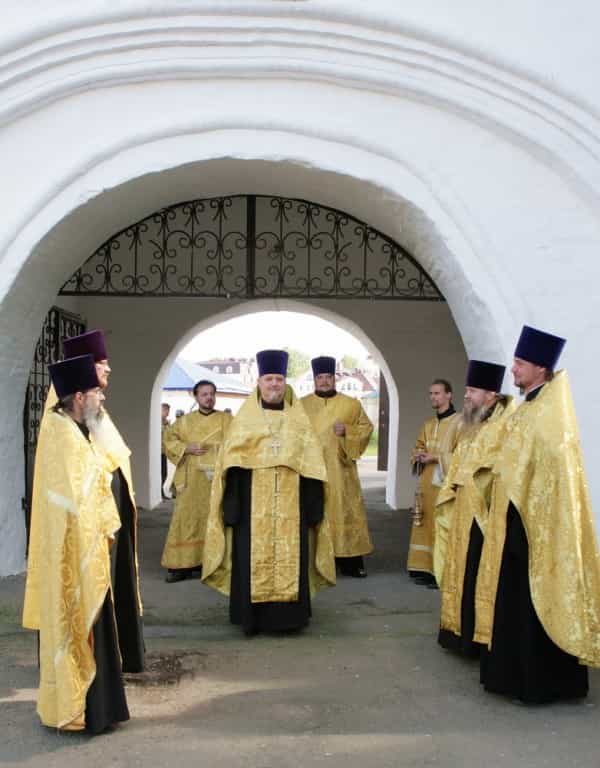 В Свято-Успенском кафедральном соборе Трифонова монастыря встретили паломников из Белогорского Свято-Николаевского православно-миссионерского мужского монастыря