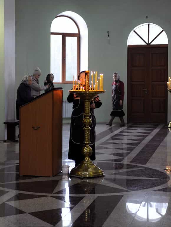 Митрополит совершил чин пассии со чтением акафиста Страстям Христовым в храме Александра Невского города Кирово-Чепецка