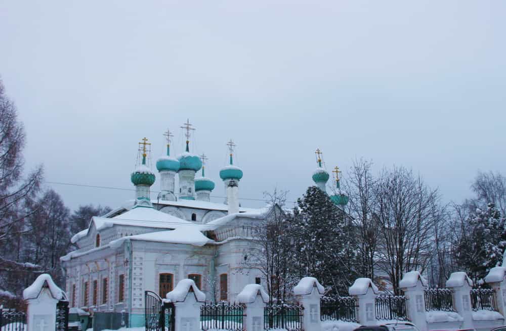 Архиерейское рождественское богослужение в кафедральном Екатерининском соборе города Слободского