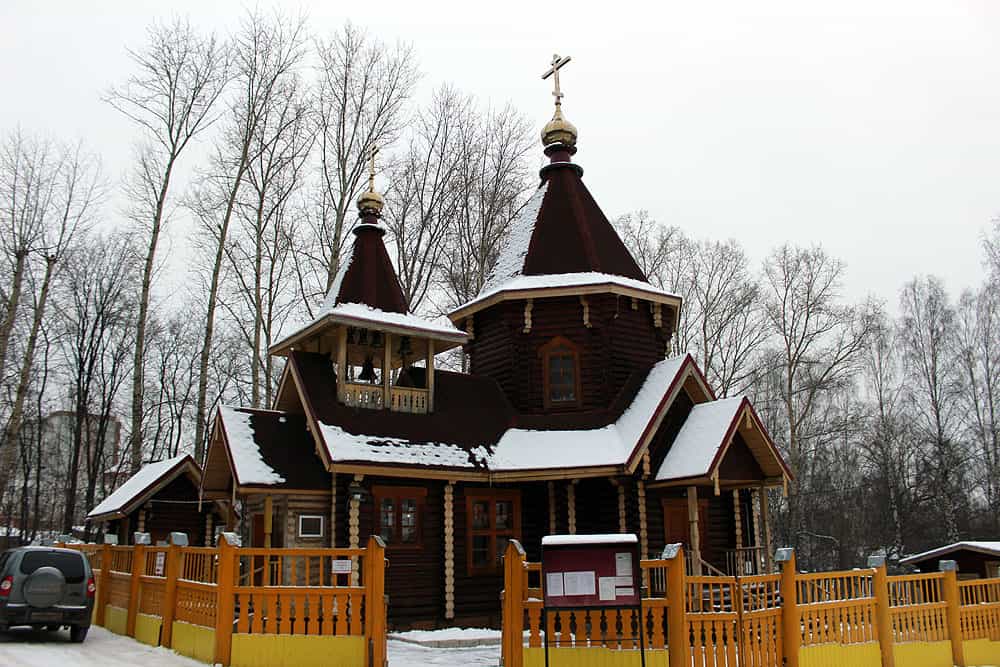 Митрополит Марк возглавил Литургию в храме священномученика Михаила Тихоницкого