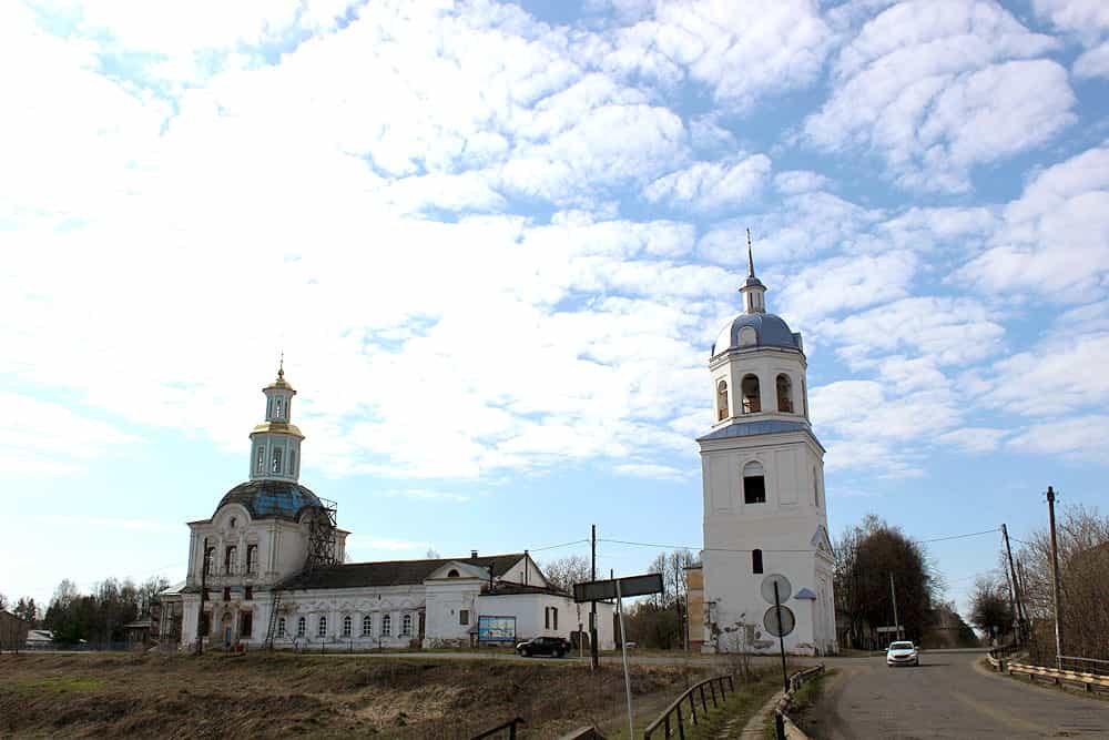 Торжественное богослужение в храме Рождества Пресвятой Богородицы поселка Нижнеивкино
