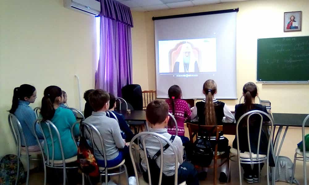 В воскресной школе Троицкого храма сл. Макарье состоялся детский конкурс чтецов «Читая вечные страницы»