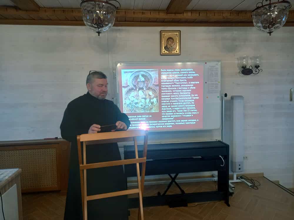 Студенты третьего курса заочного отделения, обучающиеся по специальности «Священно- (церковно-) служитель», завершили обучение по программе