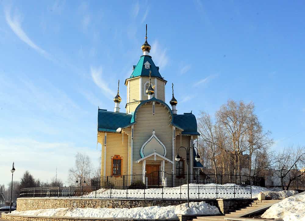 Божественная литургия в церкви в честь иконы Божией Матери Феодоровская