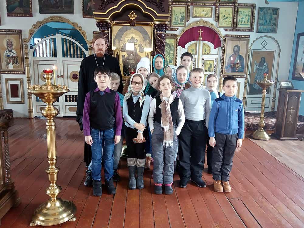 Учащиеся Детской школы искусств пгт. Нижнеивкино посетили храм Рождества Пресвятой Богородицы