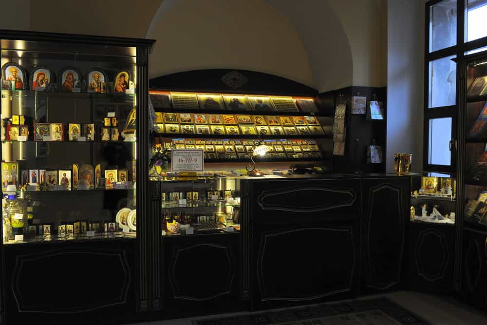 Митрополит Вятский и Слободской Марк возглавил вечернее богослужение в Царево-Константиновской Знаменской церкви г. Кирова