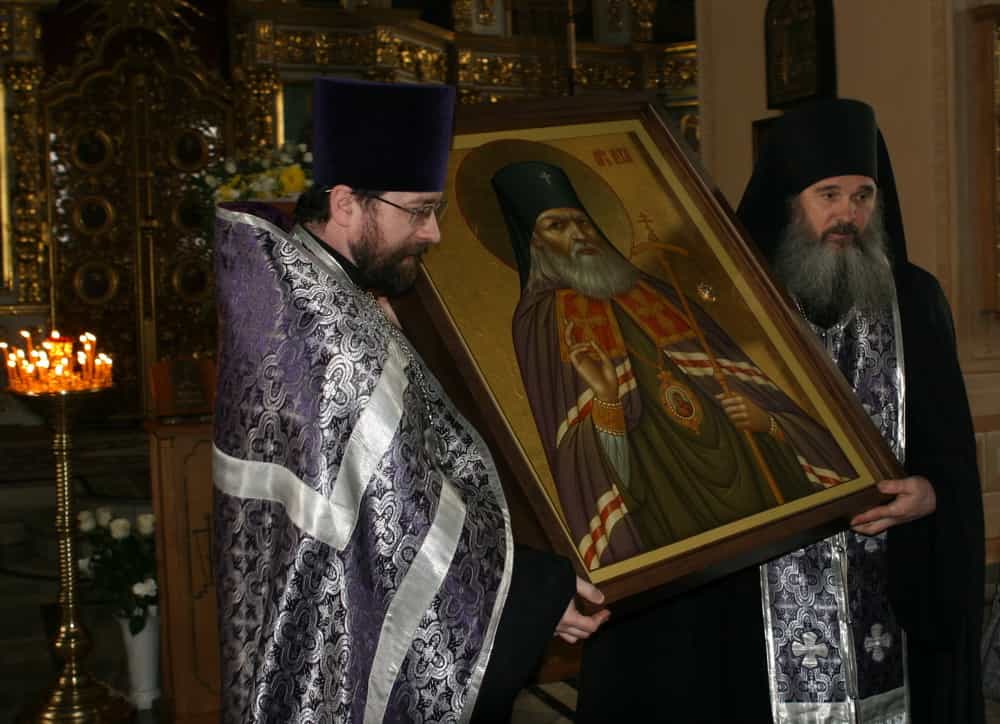 Встреча иконы с частицей мощей святителя Луки Крымского в домовой церкви областной клинической больницы