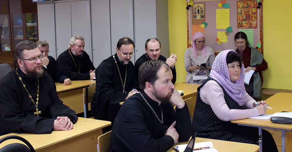 Состоялся круглый стол «Катехизация: проблемы воцерковления и восприятия церковной традиции»