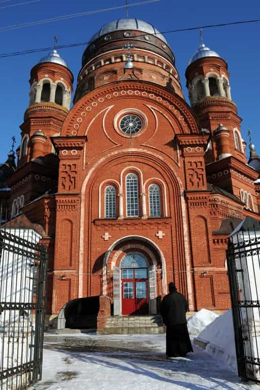 В четверг первой седмицы Великого поста митрополит Вятский и Слободской Марк совершил повечерие с чтением Великого канона прп. Андрея Критского в Троицком кафедральном соборе города Уржум