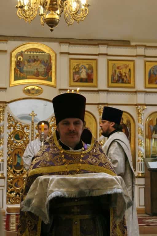 В Крестопоклонную неделю митрополит Марк возглавил Богослужение в храме в честь иконы Божией Матери «В скорбех и печалех Утешение» г. Слободского