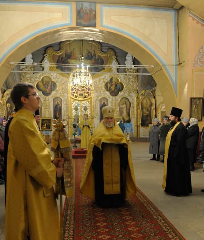 Митрополит Вятский и Слободской Марк возглавил всенощное бдение в Успенском соборе города Советска