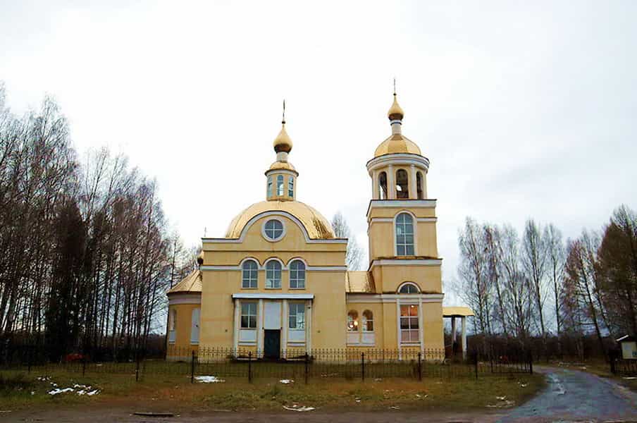Праздничная Литургия в Крестовоздвиженском храме поселка Мурыгино