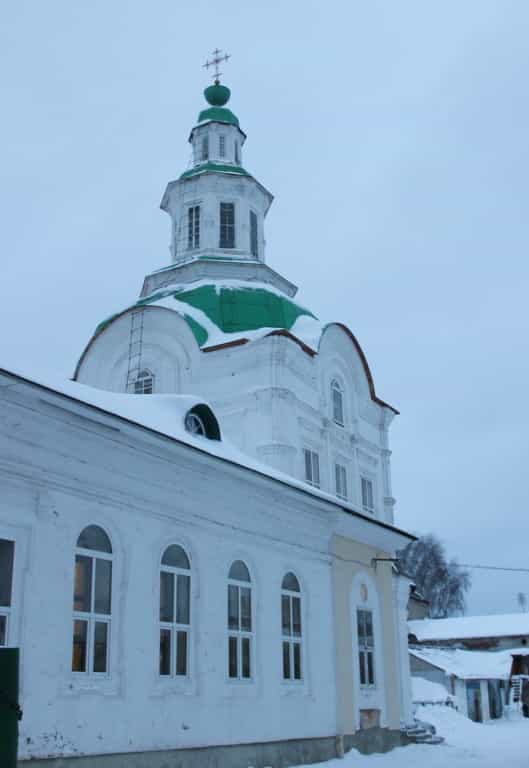 Митрополит Марк возглавил всенощное бдение в Царево-Константиновской Знаменской церкви города Кирова