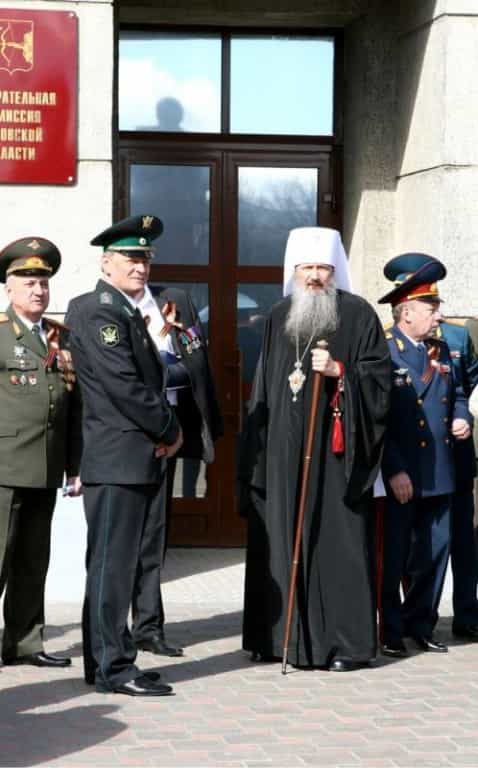 Митрополит Вятский и Слободской Марк принял участие в возложении цветов к мемориальному комплексу «Вечный огонь»