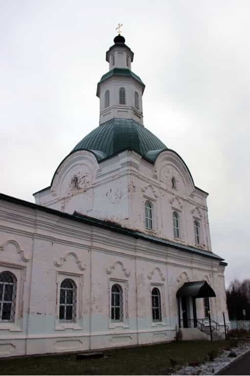 Воскресное богослужение архиерейским чином в Троицком храме села Бахта