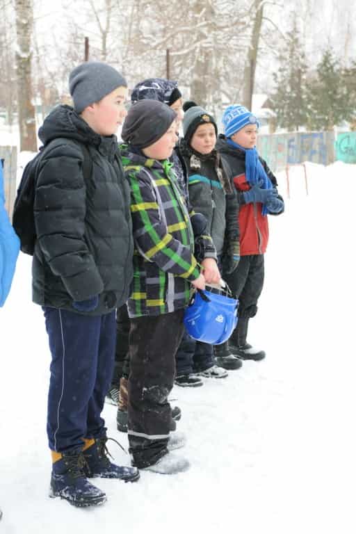 Воспитанники Воскресных школ Вятской Епархии сыграли в хоккей на валенках