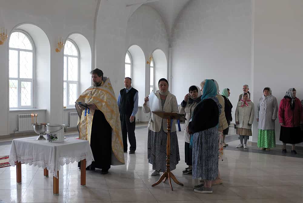 В Троицкую родительскую субботу митрополит Марк совершил чин великого освящения придела в честь Рождества Пресвятой Богородицы в Троицком храме села Бахта