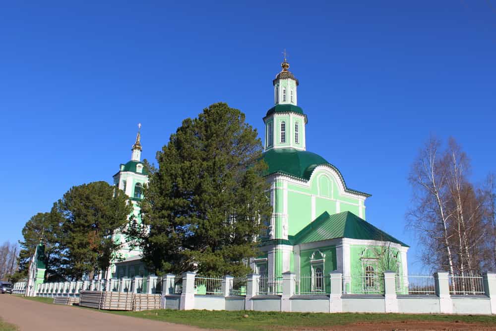 Митрополит Марк совершил Литургию в Троицком храме села Волково накануне Борисоглебского крестного хода