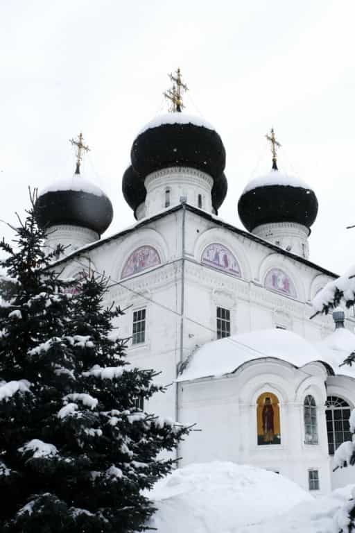 В Крещенский Сочельник в православных храмах совершен чин великого освящения воды