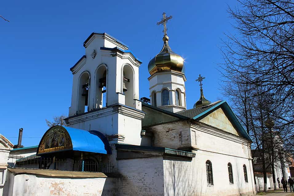 Освящена икона над главным входом в храм «В скорбех и печалех Утешение» города Слободского