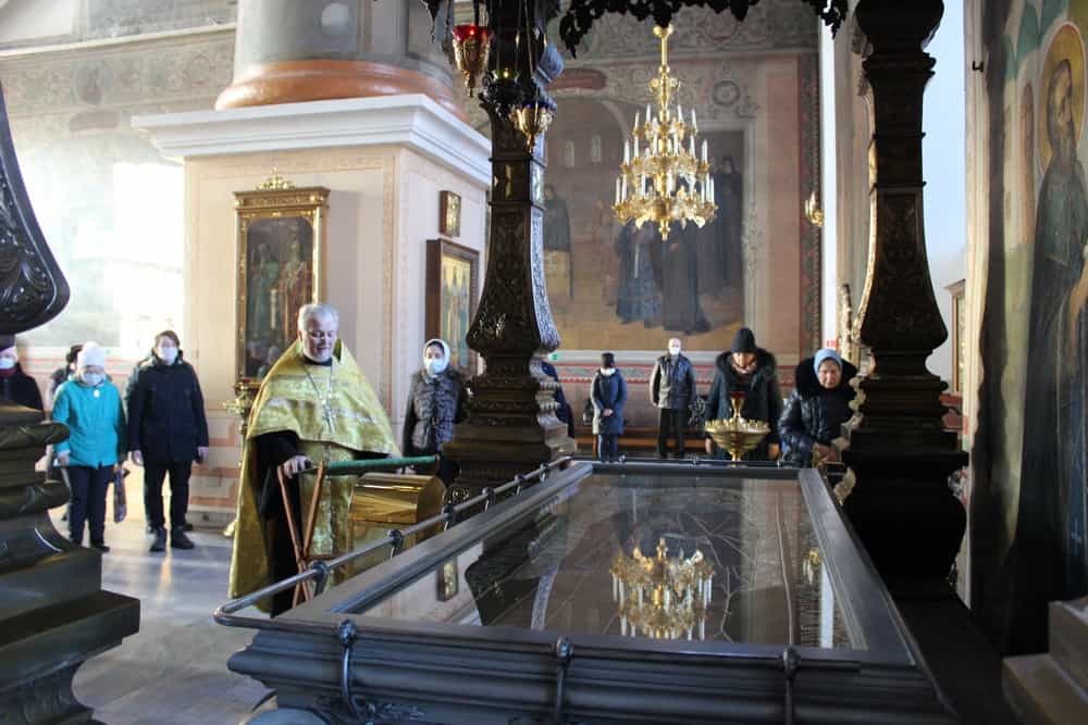 Каждое воскресенье вечером в Свято-Успенском кафедральном соборе совершается акафист преподобному Трифону Вятскому