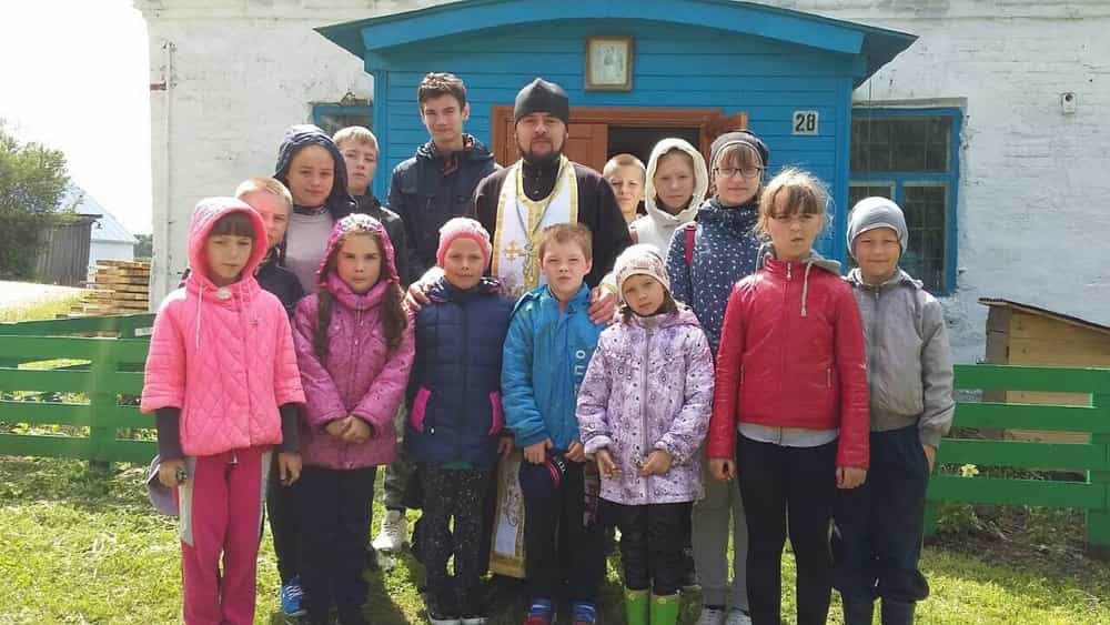 Ребята из летнего оздоровительного лагеря «ПрофессиЯ» посетили Троицкий храм села Среднеивкино