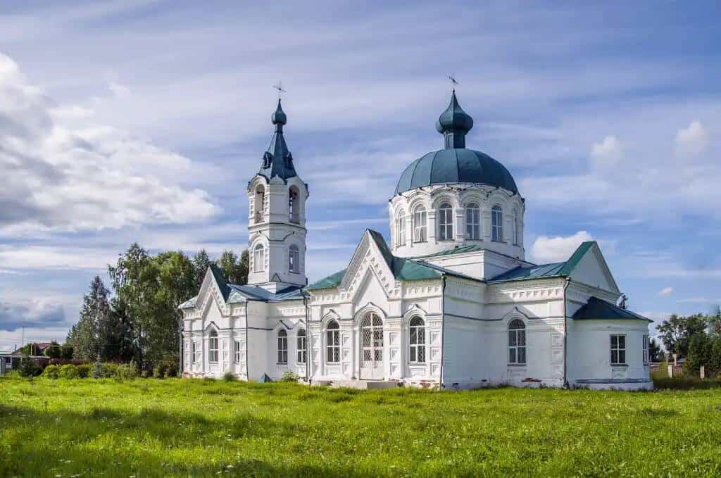 Воскресное праздничное богослужение совершится в Михайло-Архангельском храме села Русское