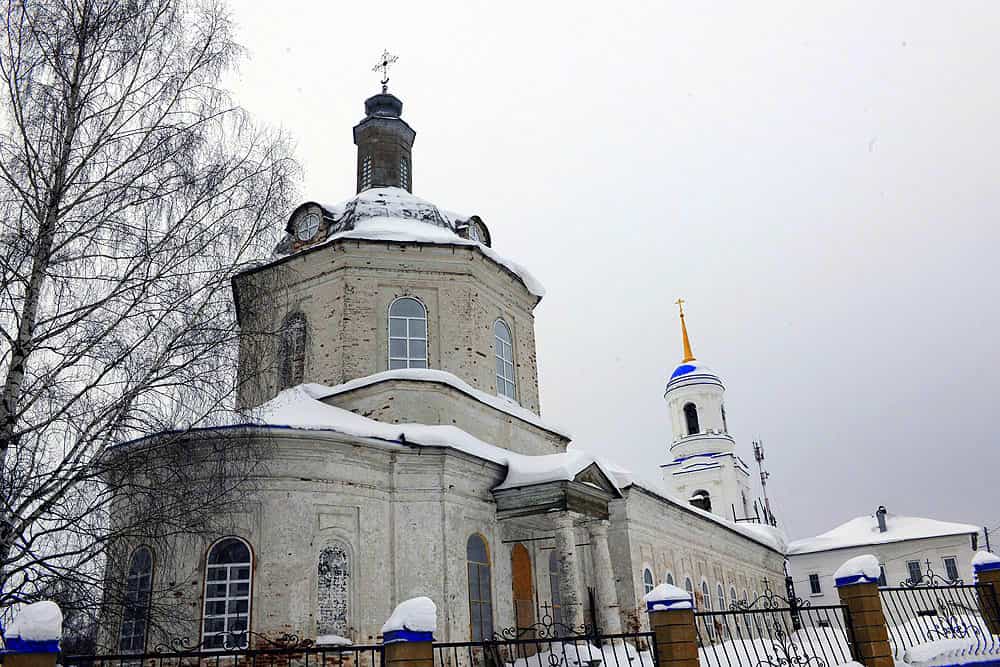 В неделю о блудном сыне митрополит Вятский и Слободской Марк возглавил служение Божественной литургии в храме в честь Покрова Пресвятой Богородицы села Адышево