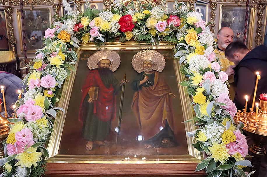 Празднование памяти святых первоверховных апостолов Петра и Павла