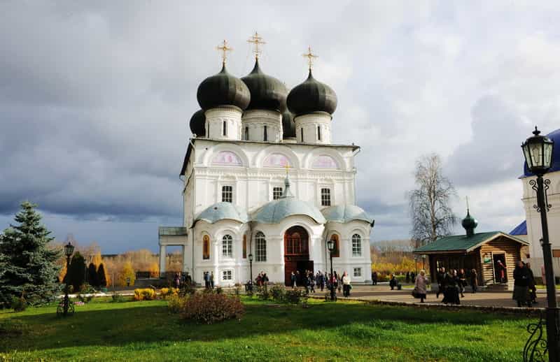 В праздник Собора Вятских святых митрополит Вятский и Слободской Марк совершил Литургию в Успенском кафедральном соборе города Кирова