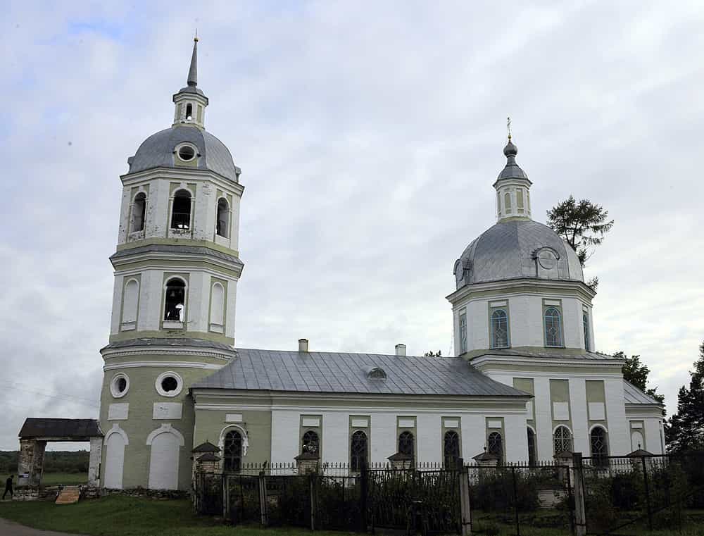 Митрополит Марк возглавил Божественную литургию в Троицкой церкви села Истобенск
