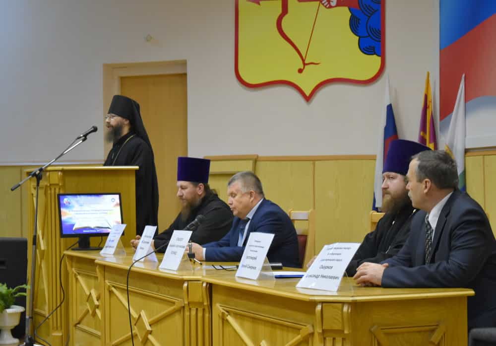 Руководитель отдела религиозного образования и катехизации Вятской епархии протоиерей Евгений Смирнов принял участие во II региональных Рождественских образовательных чтениях Уржумской епархии