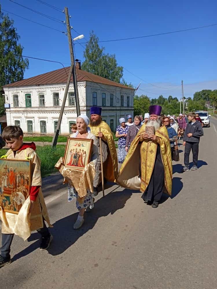 В селе Вожгалы прошел крестный ход