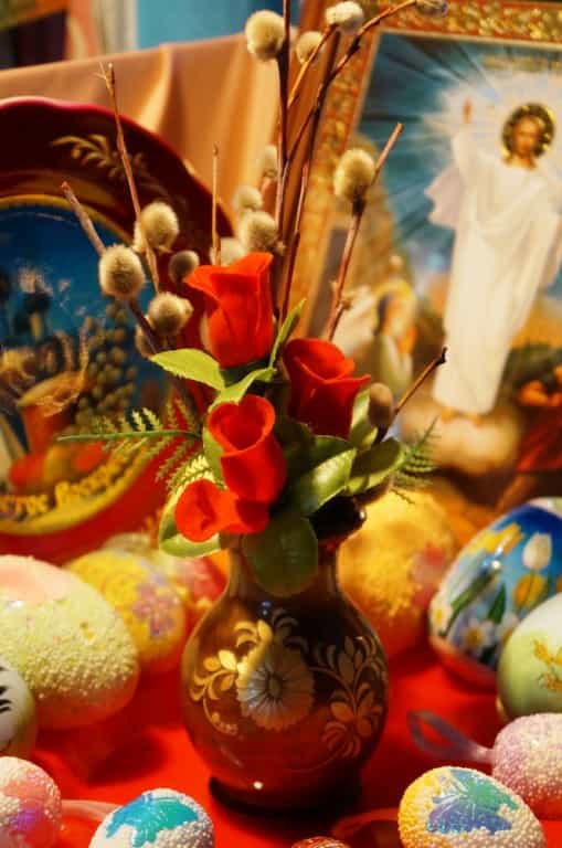 Иконная лавка Екатерининского собора г. Слободского – третий участник конкурса «Лучшие пасхальные витрины 2014»